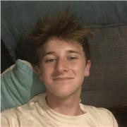 Étudiant en troisième année de médecine, propose des cours de matières scientifiques tant aux collégiens qu’aux LAS